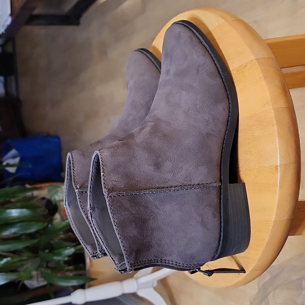 Universal Thread Brown Pointy Toe Ankle Booties Back Zipper - Picture 4 of 12